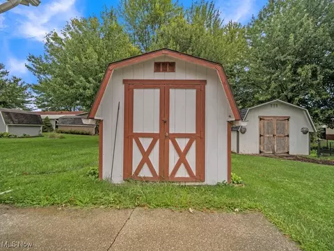 Exterior - 149 Island Dr, Elyria, OH 44035 photo 5 of 8