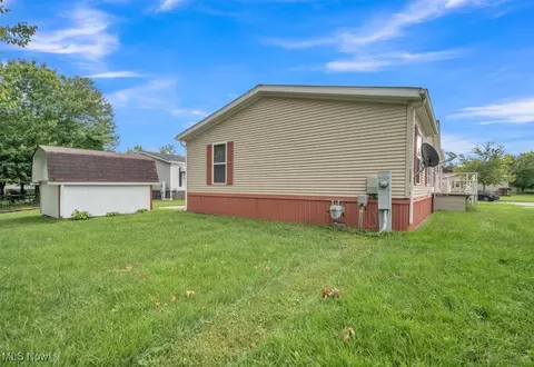 Exterior - 149 Island Dr, Elyria, OH 44035 photo 4 of 8