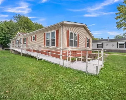 149 Island Dr, Elyria, OH 44035