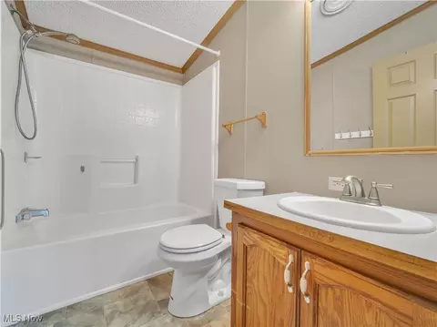 Bath - 149 Island Dr, Elyria, OH 44035 photo 4 of 4