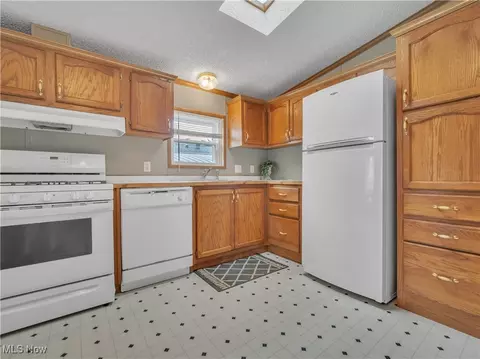 Kitchen - 149 Island Dr, Elyria, OH 44035 photo 2 of 2