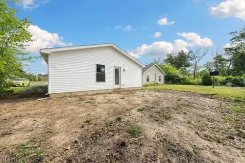 Exterior - 351 Warden Ave, Elyria, OH 44035 photo 2 of 5