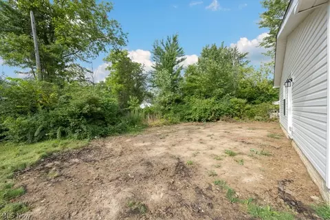 Exterior - 351 Warden Ave, Elyria, OH 44035 photo 5 of 5