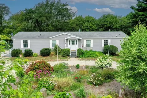 221 Canyon Rd SE, Carrollton, OH 44615