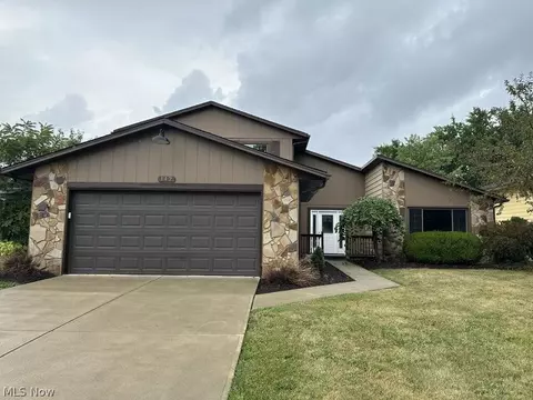 142 Potomac Dr, Elyria, OH 44035