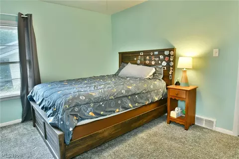 Bedroom - 6526 Amelia Ave, Ashtabula, OH 44004 photo 3 of 6