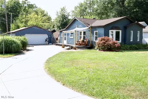 554 W Shore Blvd, Sheffield Lake, OH 44054