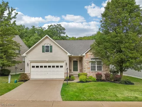 811 Willow Creek Dr, Akron, OH 44333