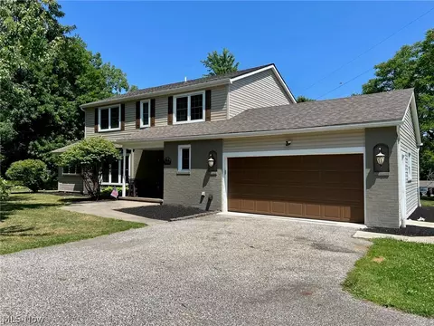 11321 Highland View Dr, Chardon, OH 44024