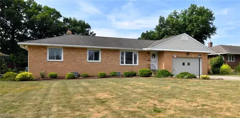 1292 E Parkhaven Dr, Seven Hills, OH 44131 photo 2
