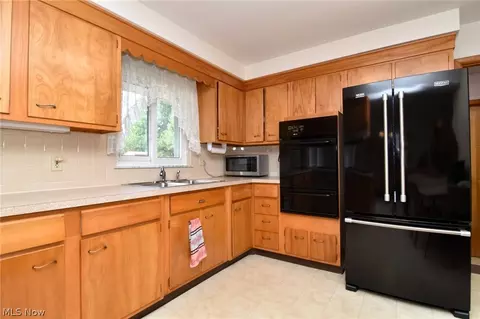 1292 E Parkhaven Dr, Seven Hills, OH 44131 photo 12
