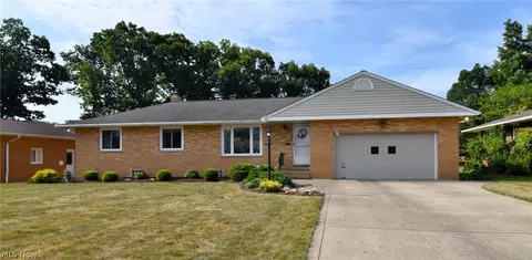 1292 E Parkhaven Dr, Seven Hills, OH 44131