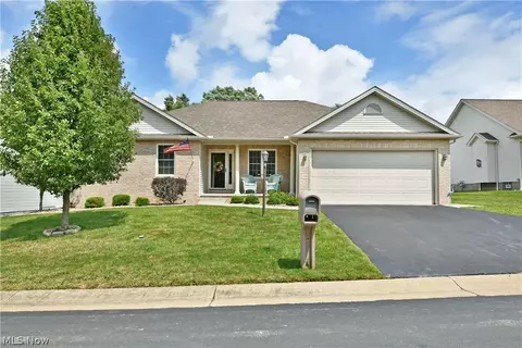 2301 Saddlebrook Ln, Cortland, OH 44410