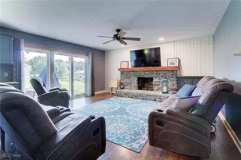 Living - 6902 NE Firestone Rd NE, Canton, OH 44721 photo 2 of 5