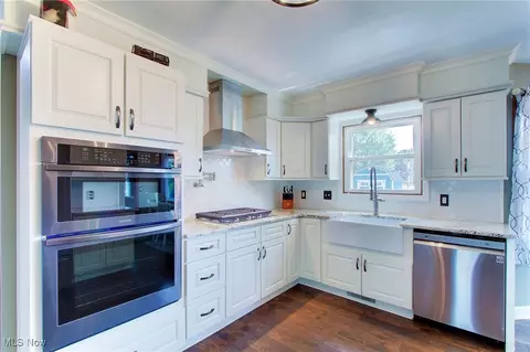 Kitchen - 6902 NE Firestone Rd NE, Canton, OH 44721 photo 3 of 7