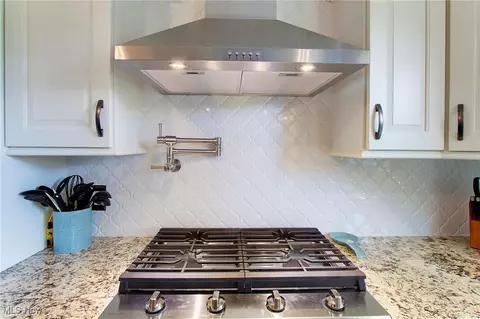 Kitchen - 6902 NE Firestone Rd NE, Canton, OH 44721 photo 6 of 7
