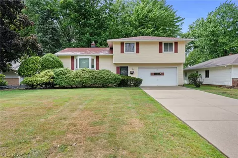 374 Balmoral Dr, Richmond Heights, OH 44143