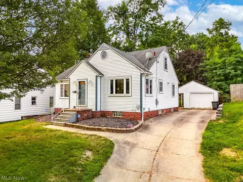 2694 Shelburn Ave, Akron, OH 44312