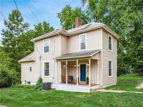 1290 Moore St, Zanesville, OH 43701