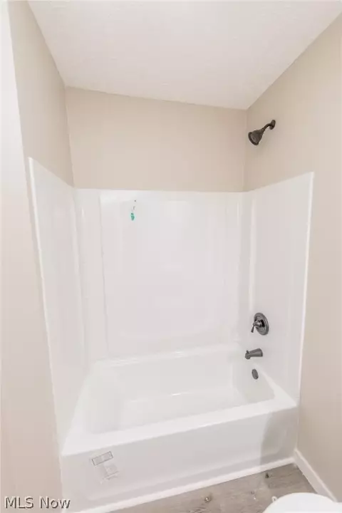 Bath - 1283 Mount Vernon Ave, Akron, OH 44310 photo 3 of 3