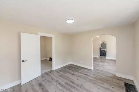 Living - 1283 Mount Vernon Ave, Akron, OH 44310 photo 1 of 3