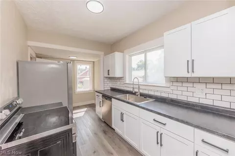 Kitchen - 1283 Mount Vernon Ave, Akron, OH 44310 photo 1 of 2
