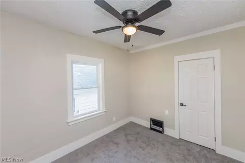 Bedroom - 1283 Mount Vernon Ave, Akron, OH 44310 photo 4 of 8