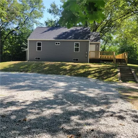 1500 Warner Rd SE, Canton, OH 44707