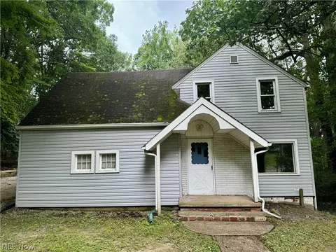 1924 Vernon Odom Blvd, Akron, OH 44320