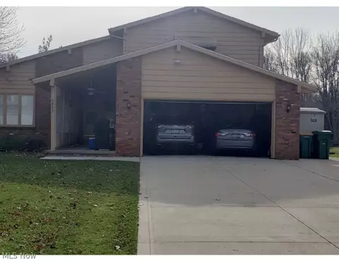7845 Hidden Hollow Dr, Mentor, OH 44060