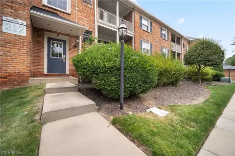 2225 Glouchester Dr, Lyndhurst, OH 44124