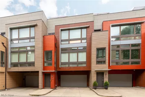 2050 W 11th Pl, Cleveland, OH 44113