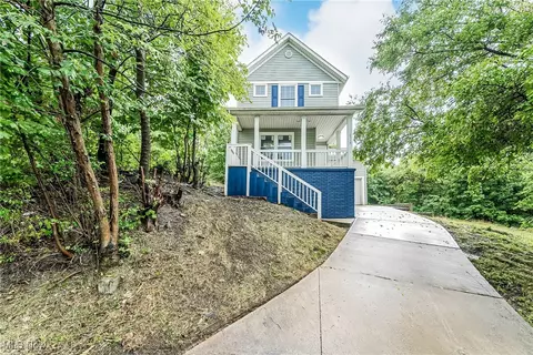 10318 Grandview Ave, Cleveland, OH 44104
