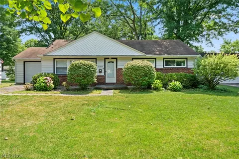 3345 Glen Oaks Dr, Youngstown, OH 44511