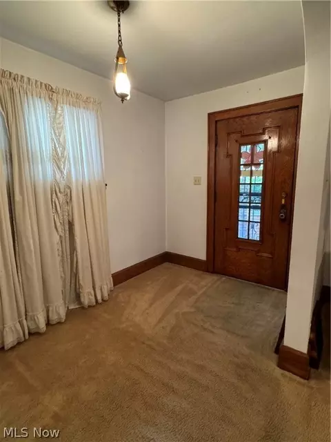 1055 N Howard St, Akron, OH 44310 photo 6