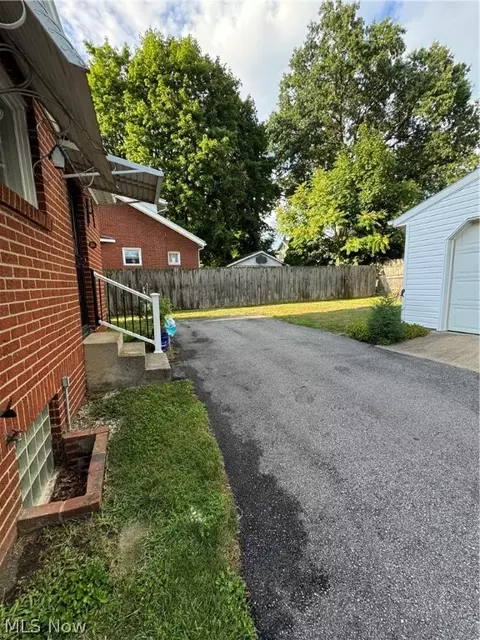 1055 N Howard St, Akron, OH 44310 photo 5