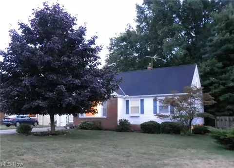 4928 Corliss Dr, Lyndhurst, OH 44124