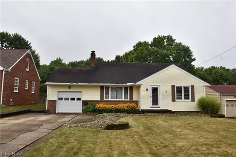 2909 Noel Dr, Youngstown, OH 44509