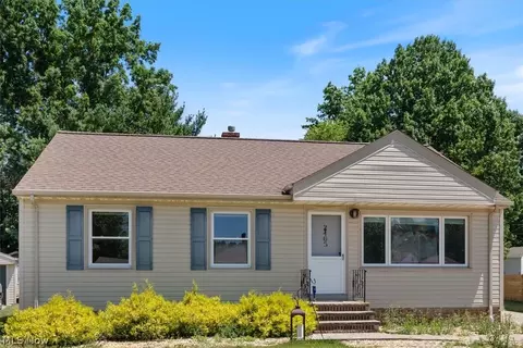 2465 Larchmont Dr, Wickliffe, OH 44092
