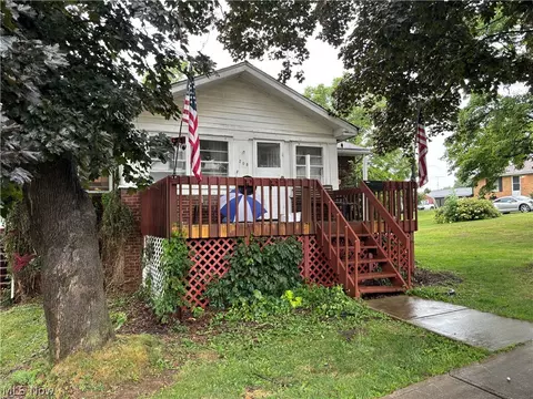 208 Scranton Ave, Minerva, OH 44657