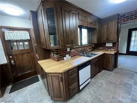601 E Iron Ave, Dover, OH 44622 photo 8