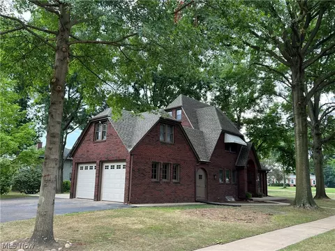 601 E Iron Ave, Dover, OH 44622 photo 2