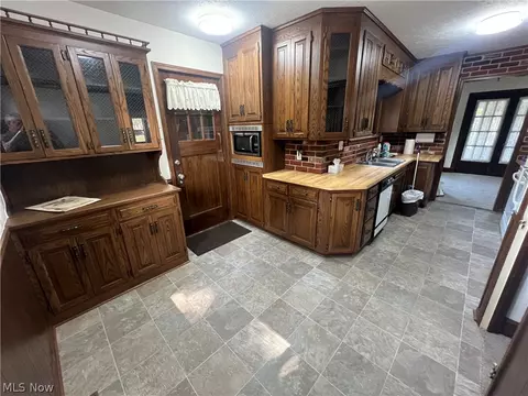 601 E Iron Ave, Dover, OH 44622 photo 7