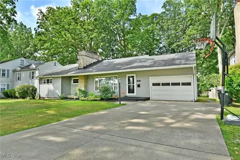1221 Genesee Ave NE, Warren, OH 44483