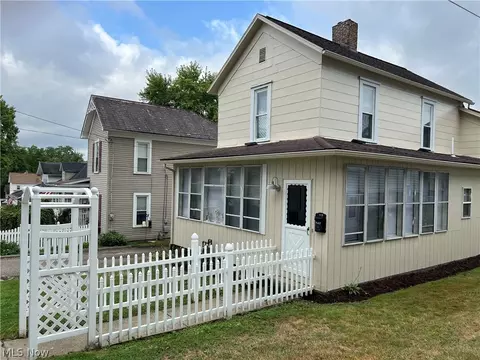 115 Washington Ave, Uhrichsville, OH 44683