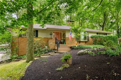 546 Swank Dr, Tallmadge, OH 44278