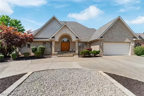426 English Tern Dr, Akron, OH 44333