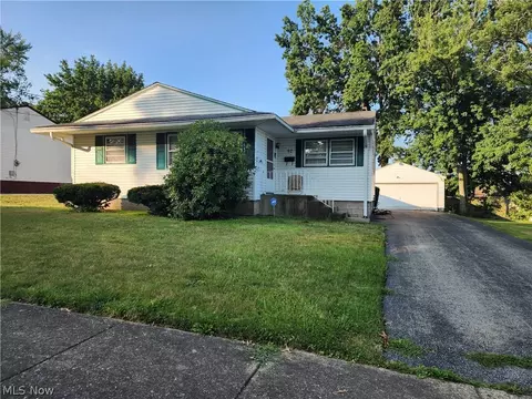 92 Chatham Ln, Youngstown, OH 44505