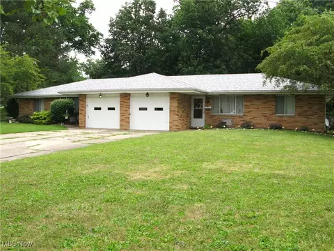 3861-3857 Santom Rd N, Stow, OH 44224