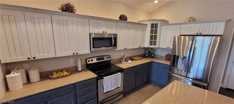 Kitchen - 73950 Chaney Rd, Flushing, OH 43977 photo 3 of 4
